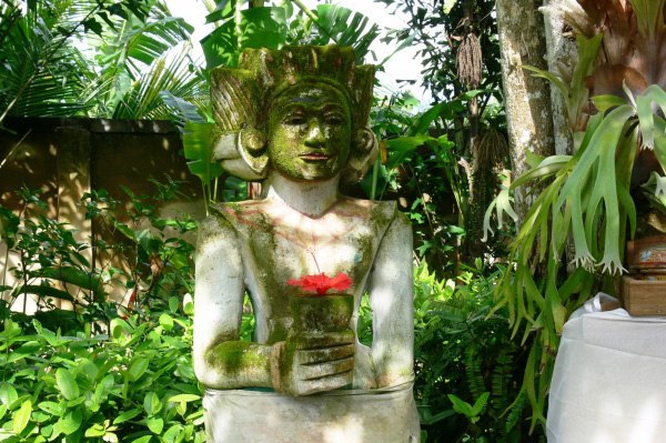 Taman Wana Villas statues 01