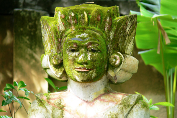 Taman Wana Villas statues 02